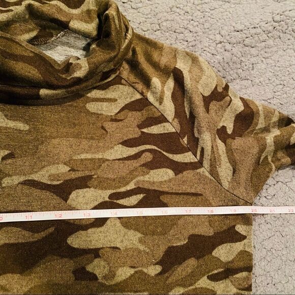 Runway Ready Couture Camo Shirt Size Large - Picture 12 of 12